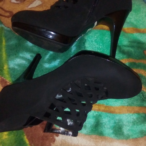 Heels - Picture 3 of 6